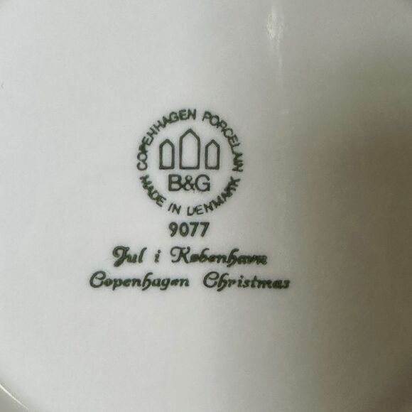 Vintage Collectible Royal Copenhagen Christmas plate 1977 - Picture 5 of 7